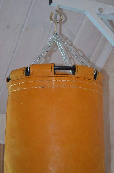 Рокки 120х40 см. 50 кг кожа рыжий из каталога боксерских мешков и груш в Волгограде по цене 27440 ₽